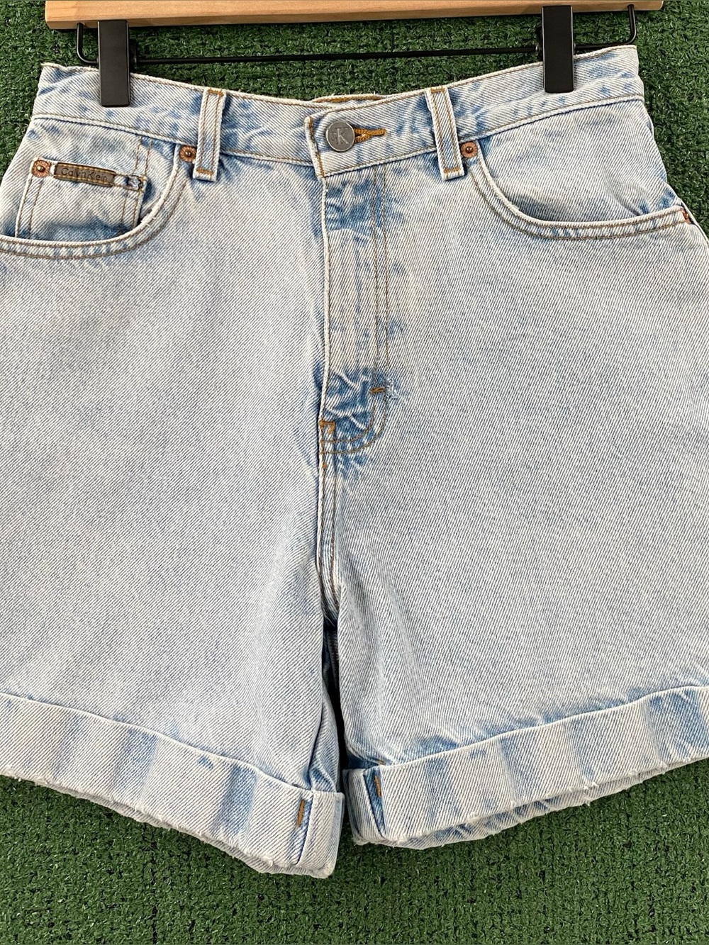 Vintage 90’s Calvin Klein Cuffed Light Wash Denim Jean Shorts Women’s 26” Waist